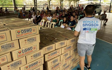 KITAEN| Indanon dagitoy a relief goods ni Congressman Ronald Singson idiay Brgy. Pantay Quitiquit, Caoayan.