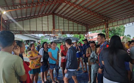 KITAEN| Dagiti taga Brgy. Tamorong, Sta Catalina ket maysa kadagiti nakaro a naapektaran ti naglabas a bagyo isu a napili da nga naikkan ti relief goods babaen kenni Congressman Ronald Singson.