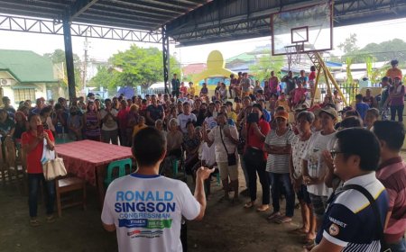 KITAEN| Maikadwa ti Brgy. Pusuac, Sto Domingo a naikkan ti relief goods babaen kenni Congressman Ronald Singson. Kadwa na dagiti opisyales ti ili nga indauloan ni Vice Mayor Mabbet Tacbas.