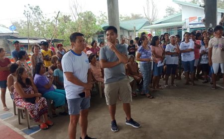 KITAEN| Maikadwa ti Brgy. Sabang ditoy ili a Cabugao a mawarasan amin a pamilya ti relief goods manipud DSWD nga inyeg ni Congressman Ronald Singson.