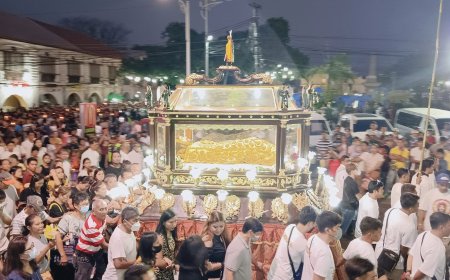 KITAEN| Ginasut a tattao iti nakipag paset ti tradisyon a libut iti Biernes Santo iti Vigan City.
