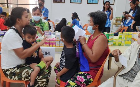 Nakasangpeten ni Governor Jeremias "Jerry" Singson iti ili a San Esteban para iti pannakay sayangkat ti programa ti Gobyerno Probinsyal a One Ilocos Sur Health Caravan paset iti umuna nga aldaw iti panagfiesta ti ili.