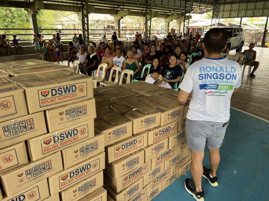 KITAEN| Indanon dagitoy a relief goods ni Congressman Ronald Singson idiay Brgy. Pantay Quitiquit, Caoayan.